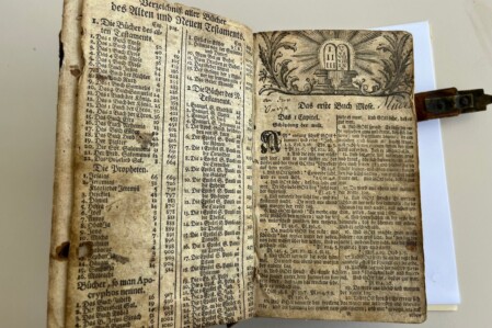 Die Roststellen und die Schließe in der Berenberg-Bibel (2. Auflage, 1748) benötigen ebenso Ausbesserung.