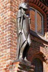Ratzeburg, Domkloster, Skulptur Bettler von Ernst Barlach